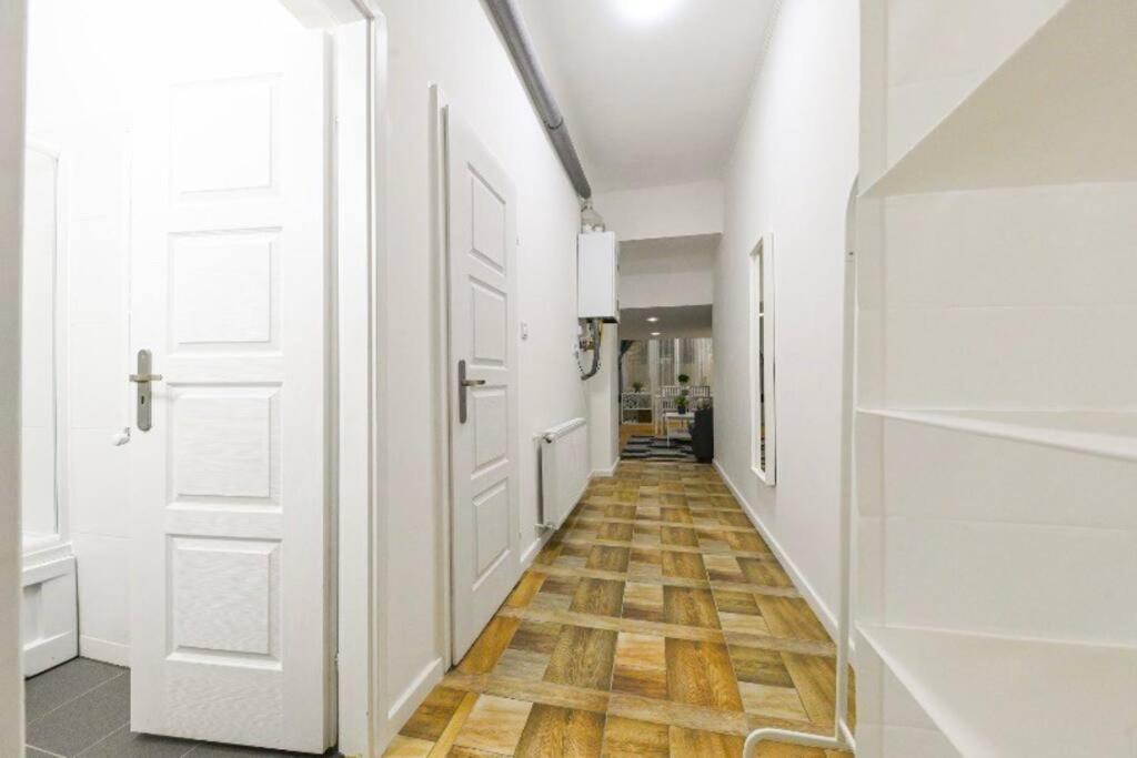 Lovely Studio Flat In Damjanich Street - Leonard Βουδαπέστη Εξωτερικό φωτογραφία